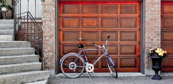 Lepsza brama garażowa z napędem czy bez?