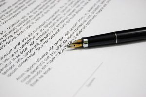 Tłumaczenia przysięgłe – kiedy z nich korzystać?